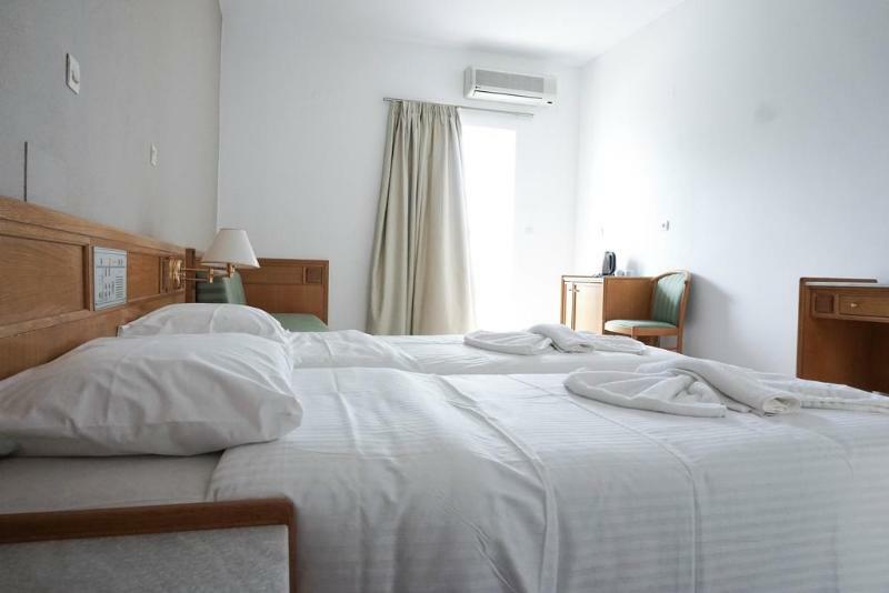 Dioni Hotel Adelianos Kampos Extérieur photo
