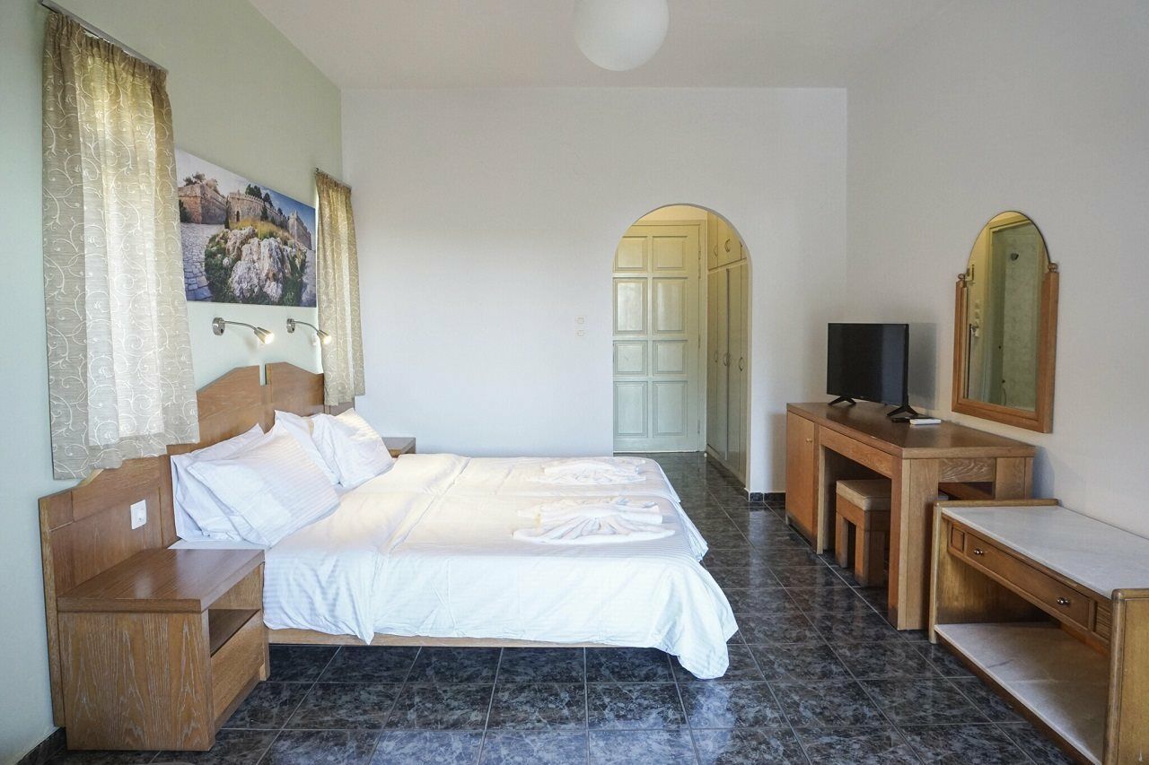 Dioni Hotel Adelianos Kampos Extérieur photo