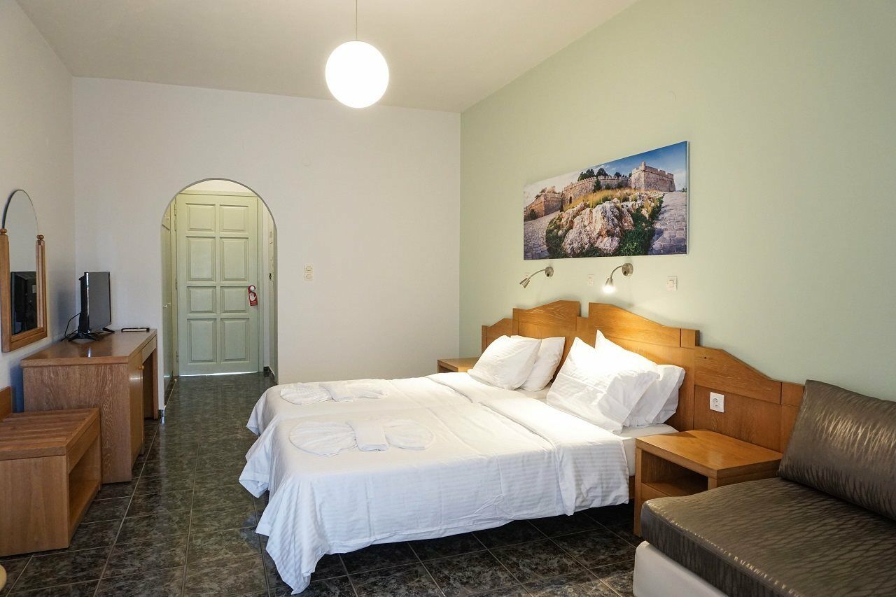 Dioni Hotel Adelianos Kampos Extérieur photo
